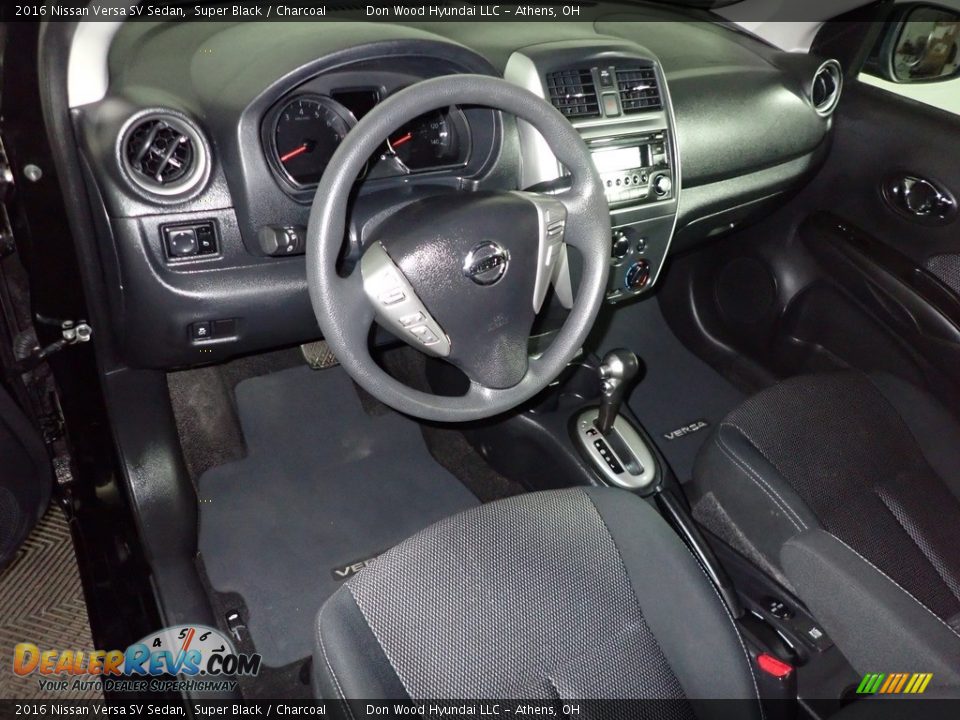 2016 Nissan Versa SV Sedan Super Black / Charcoal Photo #18