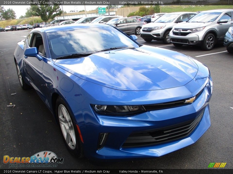 2016 Chevrolet Camaro LT Coupe Hyper Blue Metallic / Medium Ash Gray Photo #7