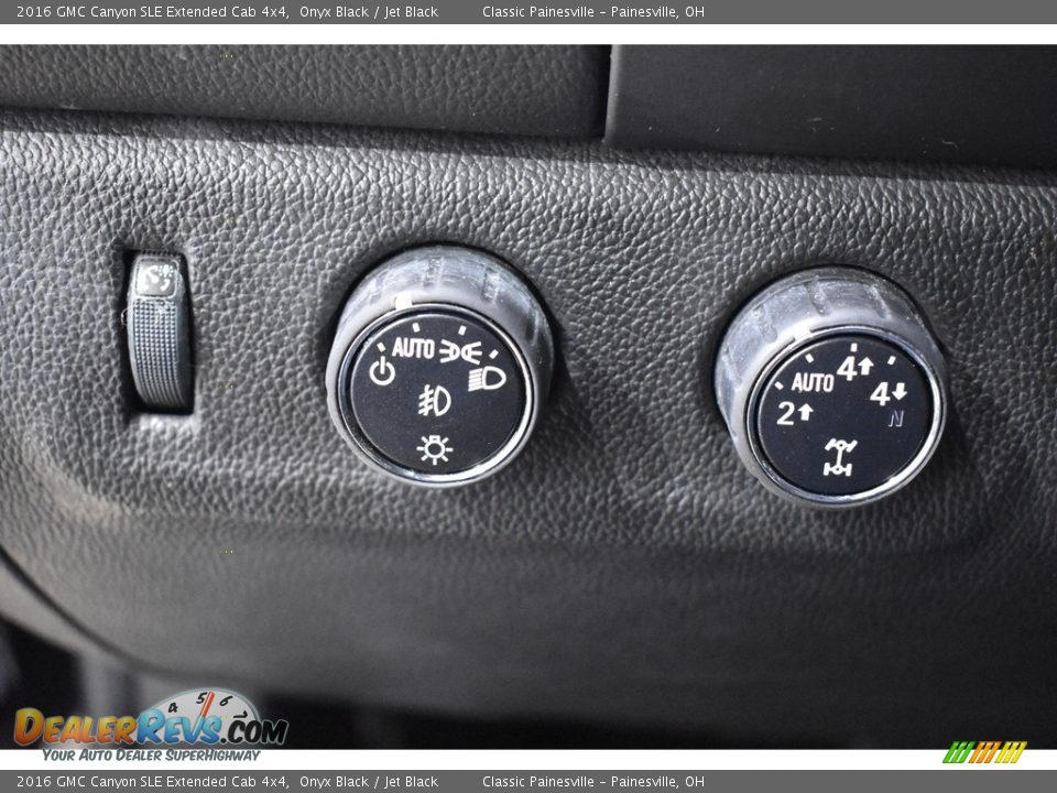 Controls of 2016 GMC Canyon SLE Extended Cab 4x4 Photo #10