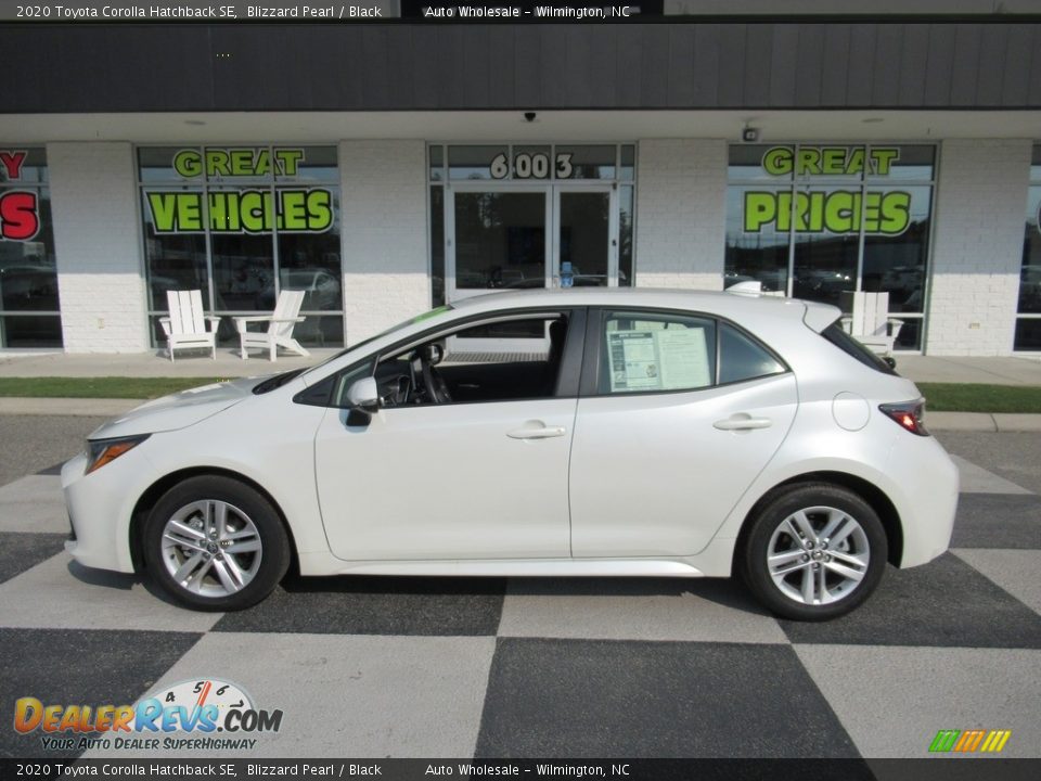 2020 Toyota Corolla Hatchback SE Blizzard Pearl / Black Photo #1