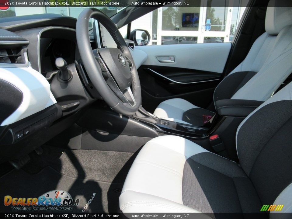 2020 Toyota Corolla Hatchback XSE Blizzard Pearl / Moonstone Photo #10