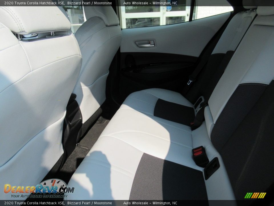 2020 Toyota Corolla Hatchback XSE Blizzard Pearl / Moonstone Photo #11