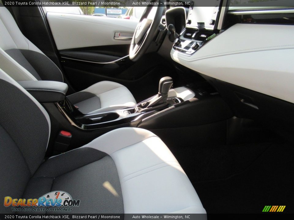 2020 Toyota Corolla Hatchback XSE Blizzard Pearl / Moonstone Photo #12