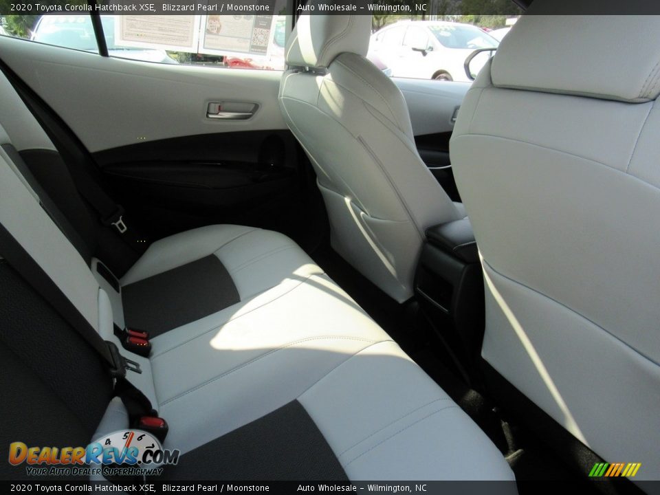 2020 Toyota Corolla Hatchback XSE Blizzard Pearl / Moonstone Photo #13