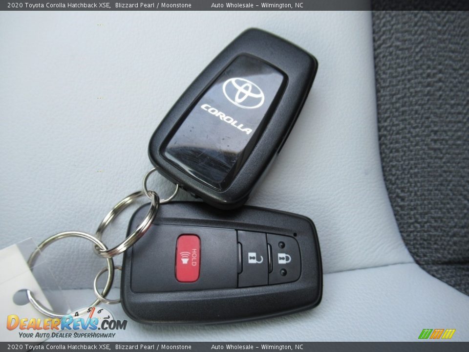 2020 Toyota Corolla Hatchback XSE Blizzard Pearl / Moonstone Photo #20