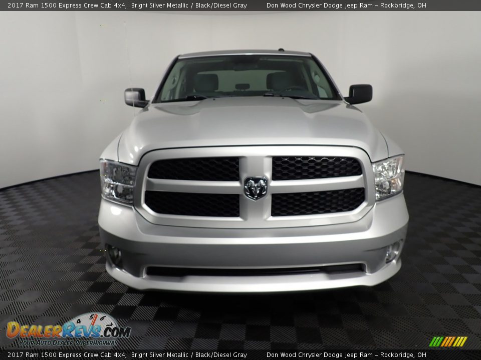 2017 Ram 1500 Express Crew Cab 4x4 Bright Silver Metallic / Black/Diesel Gray Photo #4