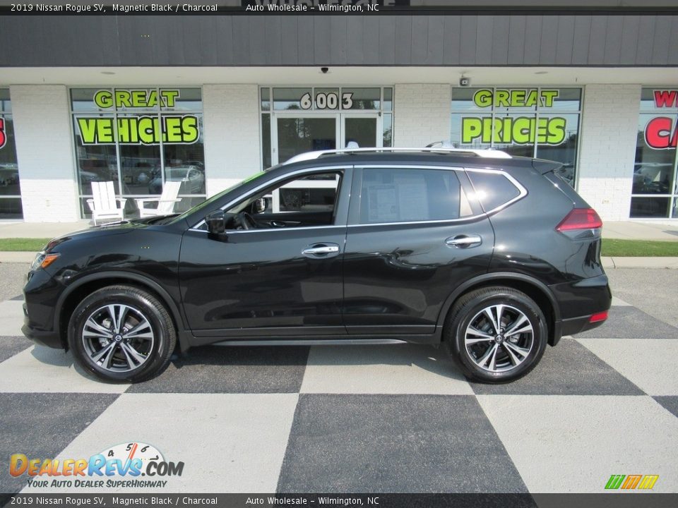 2019 Nissan Rogue SV Magnetic Black / Charcoal Photo #1