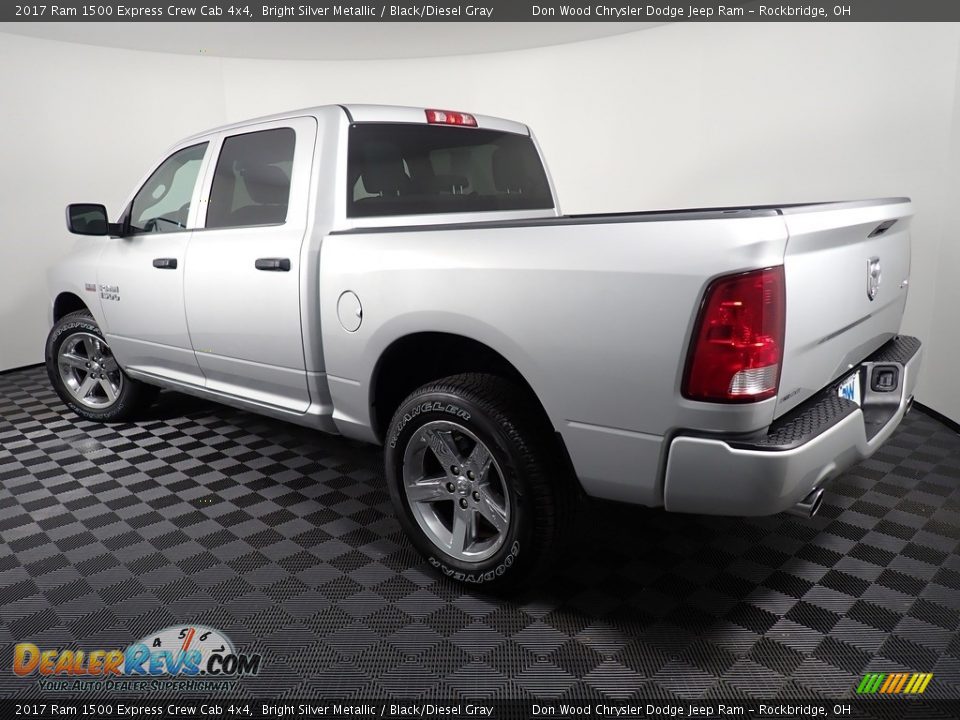 2017 Ram 1500 Express Crew Cab 4x4 Bright Silver Metallic / Black/Diesel Gray Photo #10