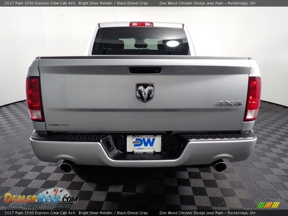 2017 Ram 1500 Express Crew Cab 4x4 Bright Silver Metallic / Black/Diesel Gray Photo #11