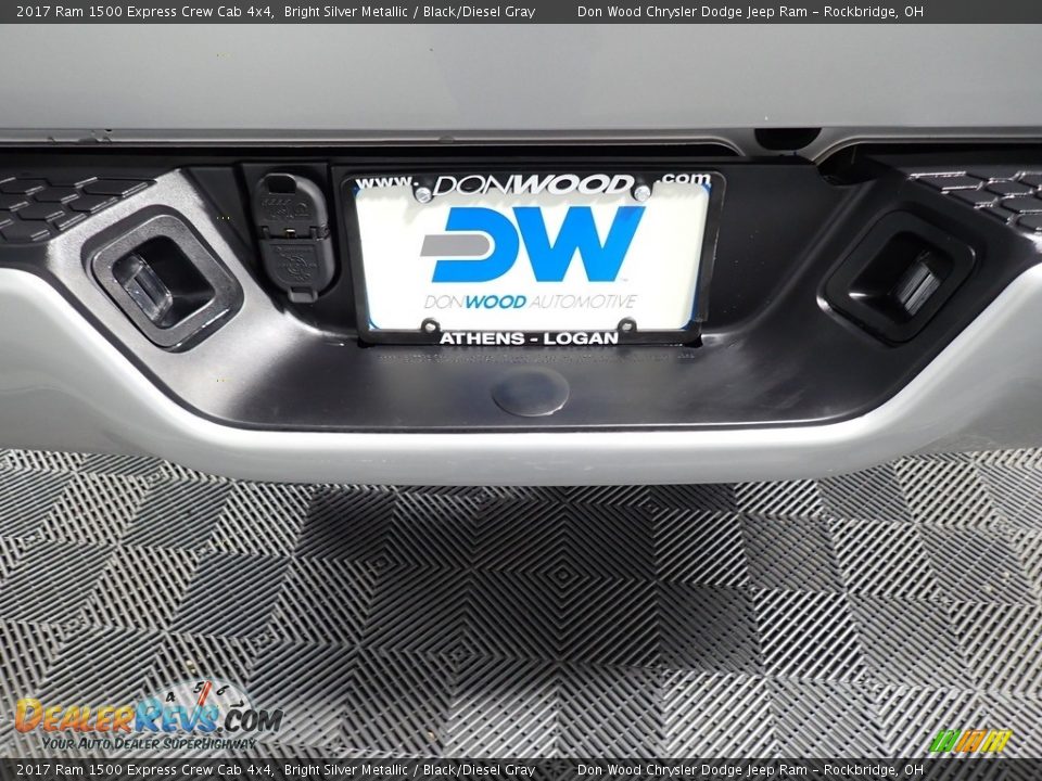 2017 Ram 1500 Express Crew Cab 4x4 Bright Silver Metallic / Black/Diesel Gray Photo #12