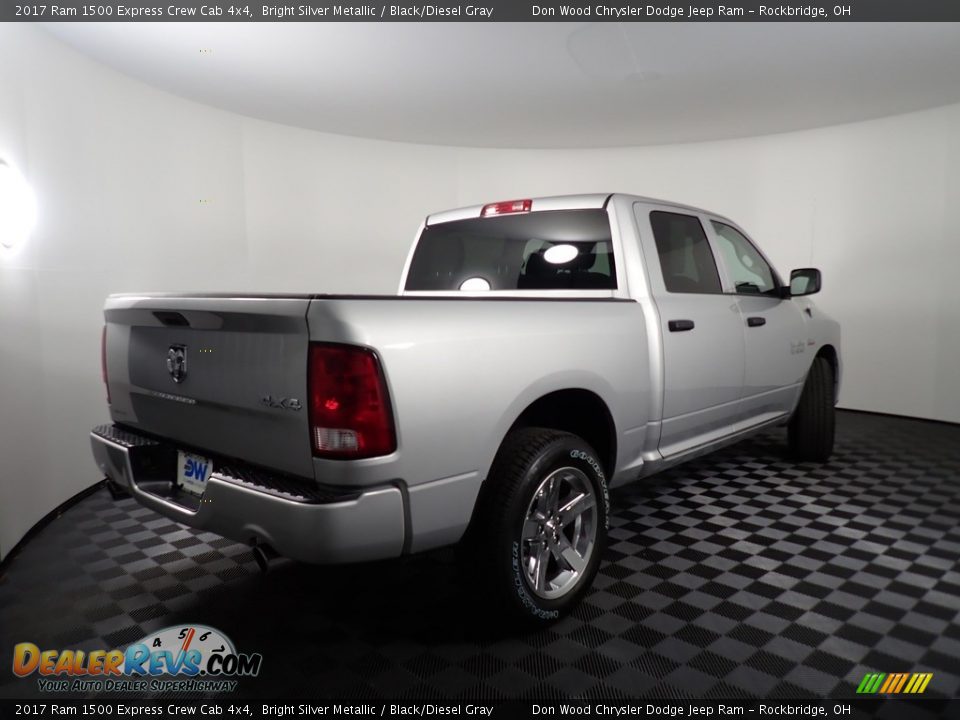 2017 Ram 1500 Express Crew Cab 4x4 Bright Silver Metallic / Black/Diesel Gray Photo #14