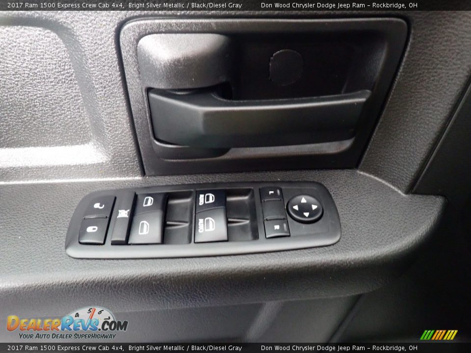 2017 Ram 1500 Express Crew Cab 4x4 Bright Silver Metallic / Black/Diesel Gray Photo #18