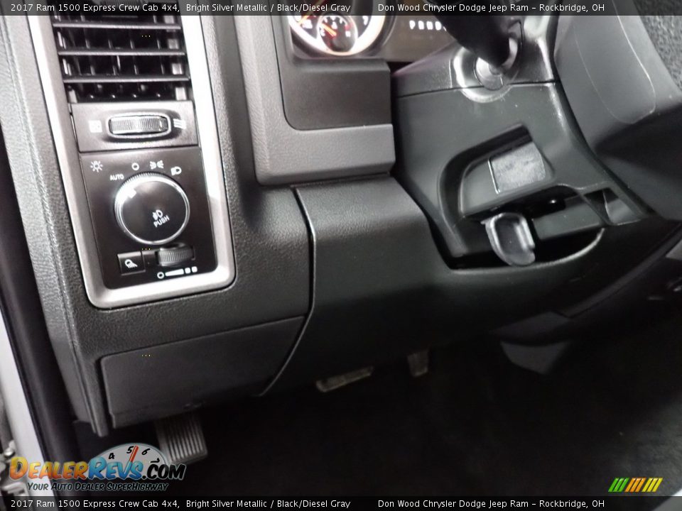 2017 Ram 1500 Express Crew Cab 4x4 Bright Silver Metallic / Black/Diesel Gray Photo #20