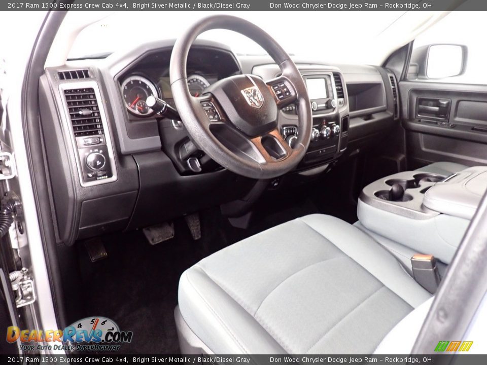 2017 Ram 1500 Express Crew Cab 4x4 Bright Silver Metallic / Black/Diesel Gray Photo #21