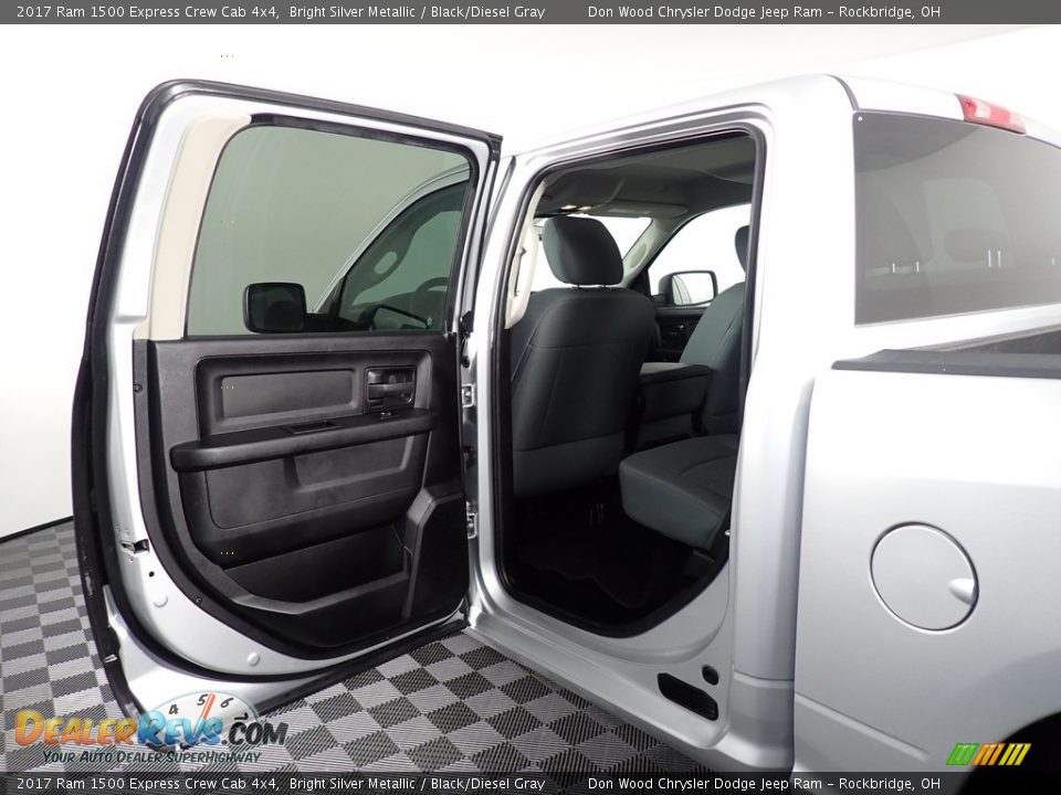2017 Ram 1500 Express Crew Cab 4x4 Bright Silver Metallic / Black/Diesel Gray Photo #23
