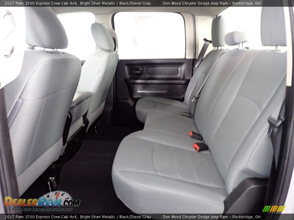 2017 Ram 1500 Express Crew Cab 4x4 Bright Silver Metallic / Black/Diesel Gray Photo #24