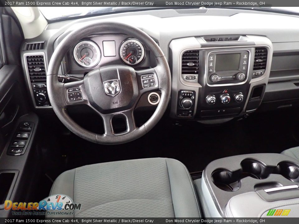 2017 Ram 1500 Express Crew Cab 4x4 Bright Silver Metallic / Black/Diesel Gray Photo #25