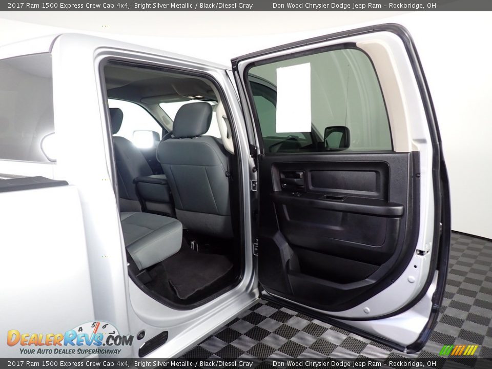 2017 Ram 1500 Express Crew Cab 4x4 Bright Silver Metallic / Black/Diesel Gray Photo #26
