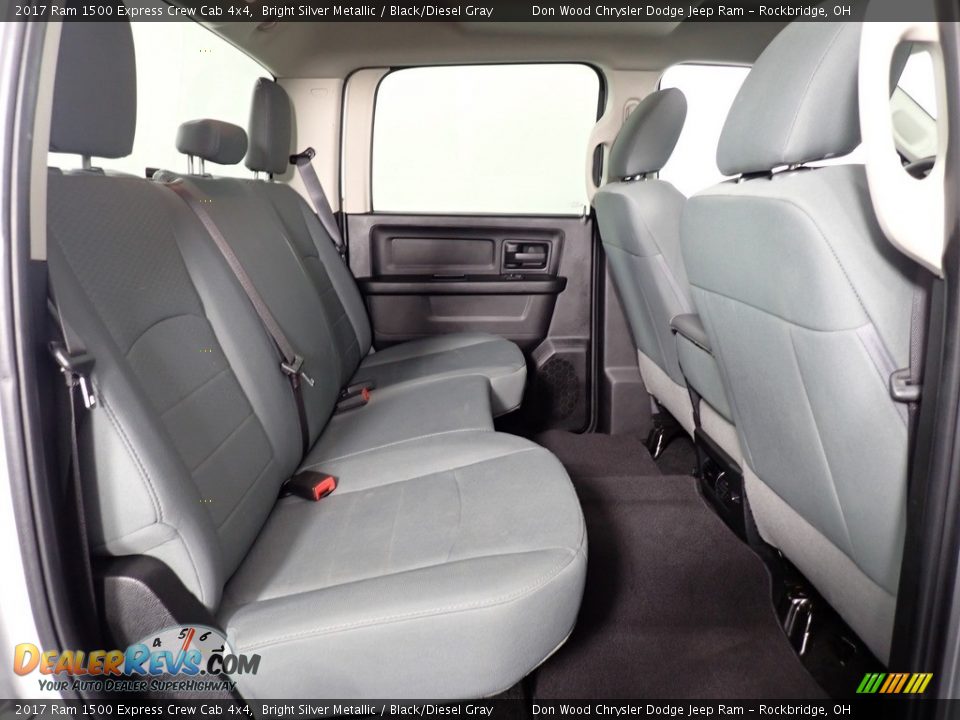 2017 Ram 1500 Express Crew Cab 4x4 Bright Silver Metallic / Black/Diesel Gray Photo #27