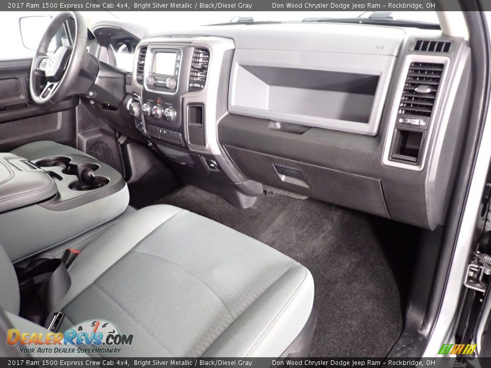 2017 Ram 1500 Express Crew Cab 4x4 Bright Silver Metallic / Black/Diesel Gray Photo #30