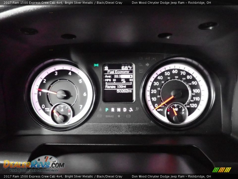 2017 Ram 1500 Express Crew Cab 4x4 Bright Silver Metallic / Black/Diesel Gray Photo #31