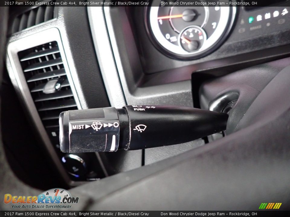 2017 Ram 1500 Express Crew Cab 4x4 Bright Silver Metallic / Black/Diesel Gray Photo #33