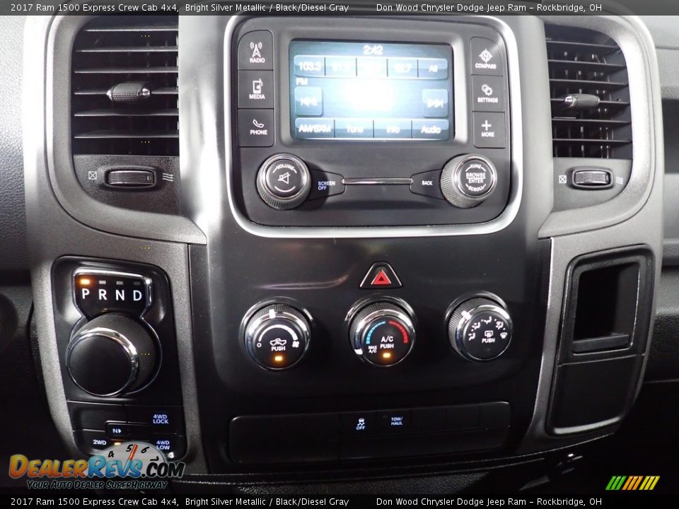2017 Ram 1500 Express Crew Cab 4x4 Bright Silver Metallic / Black/Diesel Gray Photo #36