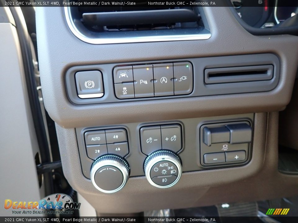 Controls of 2021 GMC Yukon XL SLT 4WD Photo #12