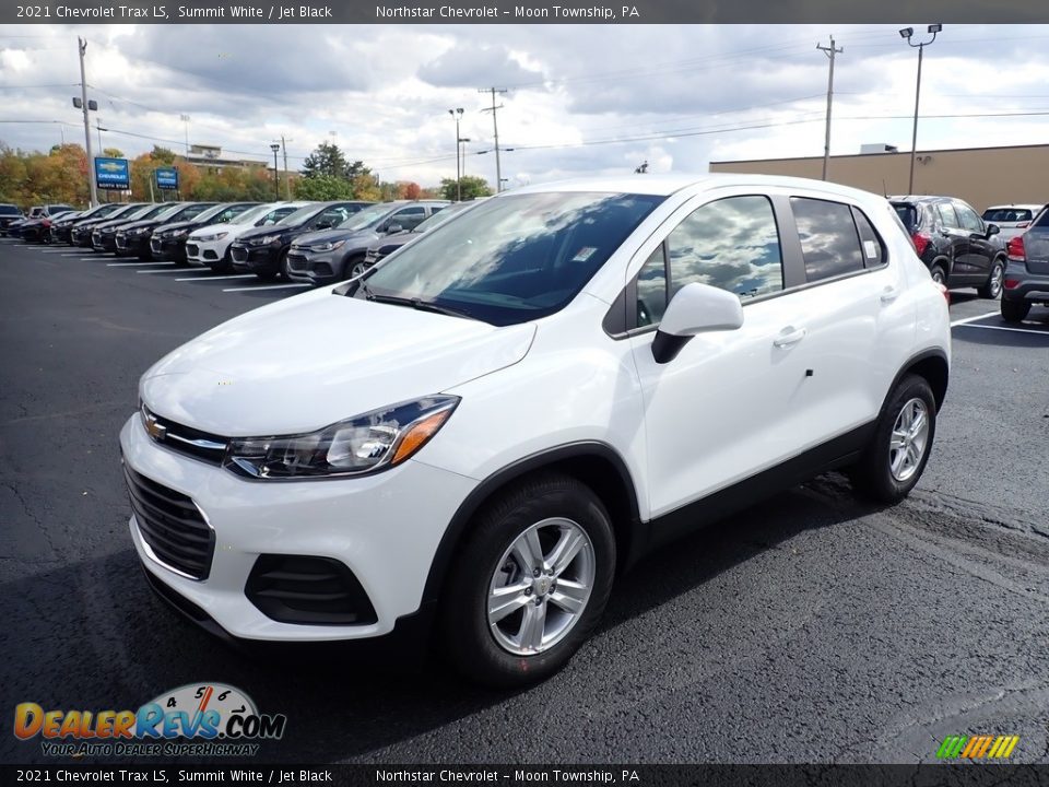 Front 3/4 View of 2021 Chevrolet Trax LS Photo #1