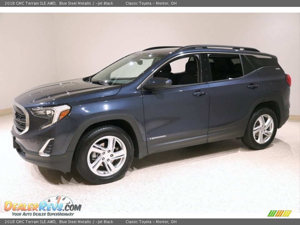 Front 3/4 View of 2018 GMC Terrain SLE AWD Photo #3