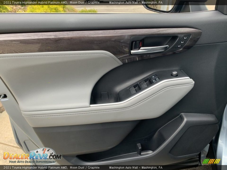 Door Panel of 2021 Toyota Highlander Hybrid Platinum AWD Photo #3