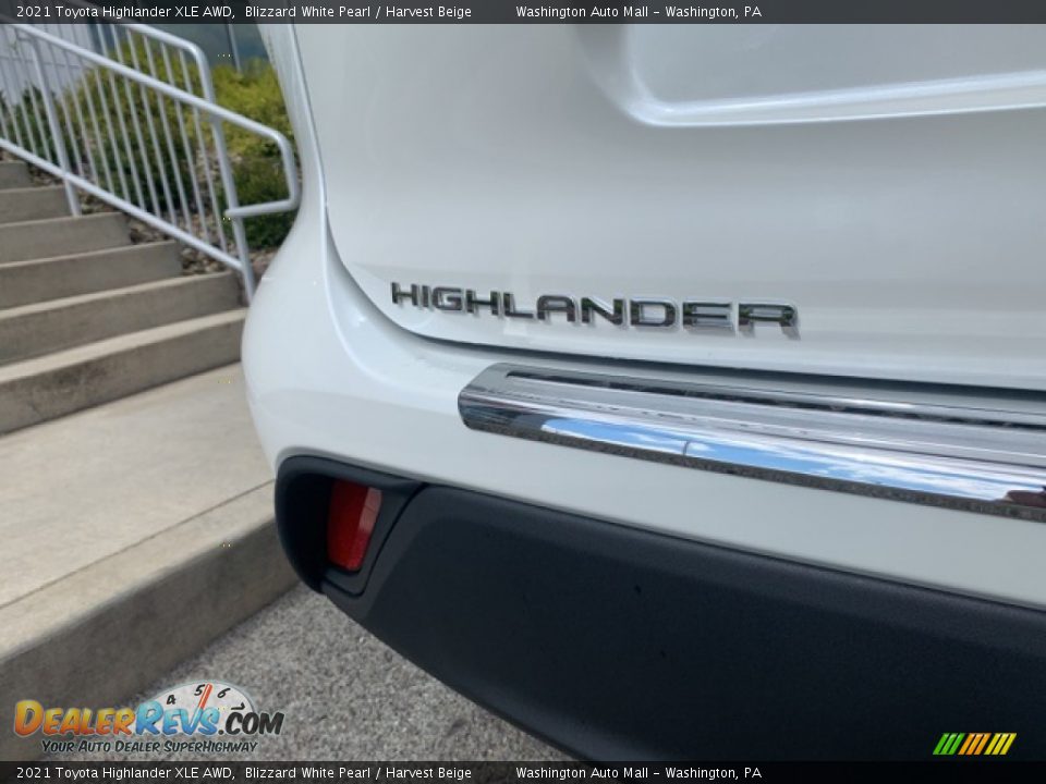 2021 Toyota Highlander XLE AWD Blizzard White Pearl / Harvest Beige Photo #32