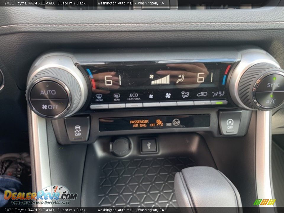 Controls of 2021 Toyota RAV4 XLE AWD Photo #15