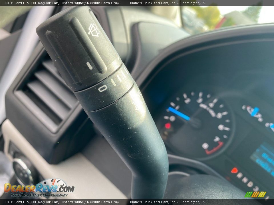 2016 Ford F150 XL Regular Cab Oxford White / Medium Earth Gray Photo #17