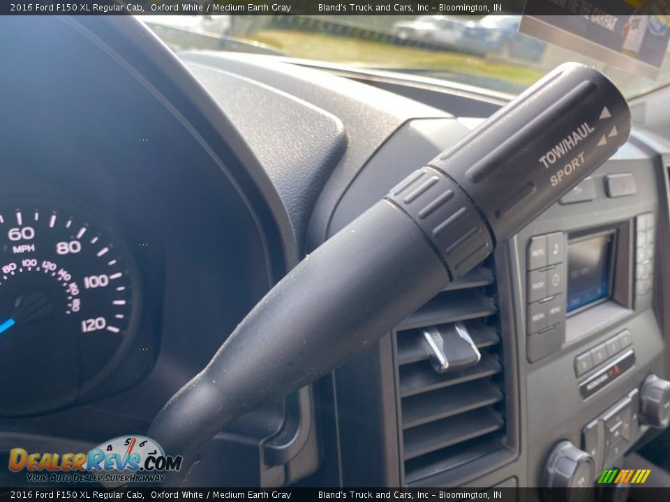 2016 Ford F150 XL Regular Cab Oxford White / Medium Earth Gray Photo #18