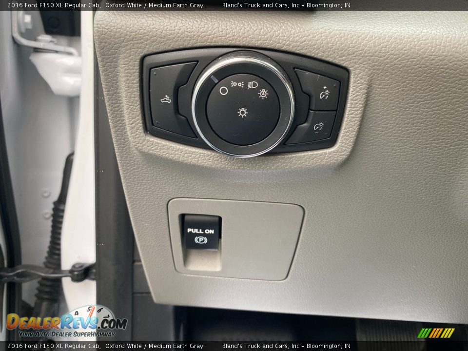 2016 Ford F150 XL Regular Cab Oxford White / Medium Earth Gray Photo #19