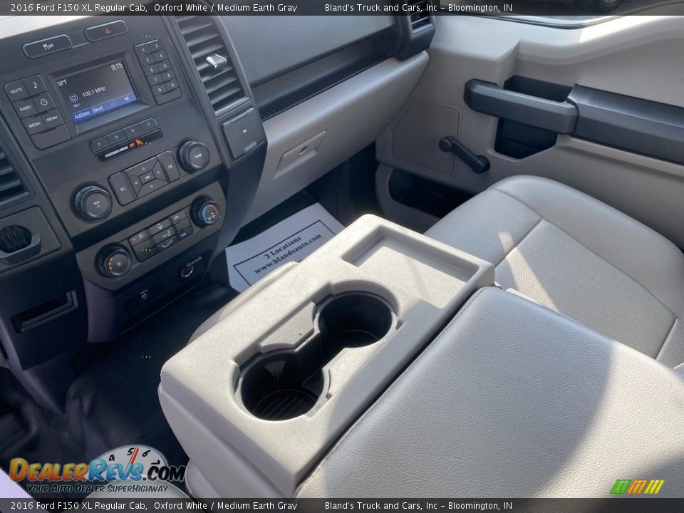 2016 Ford F150 XL Regular Cab Oxford White / Medium Earth Gray Photo #24