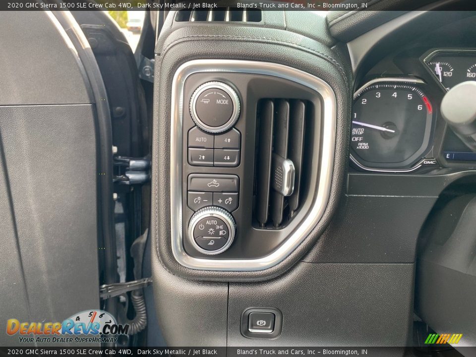 Controls of 2020 GMC Sierra 1500 SLE Crew Cab 4WD Photo #22