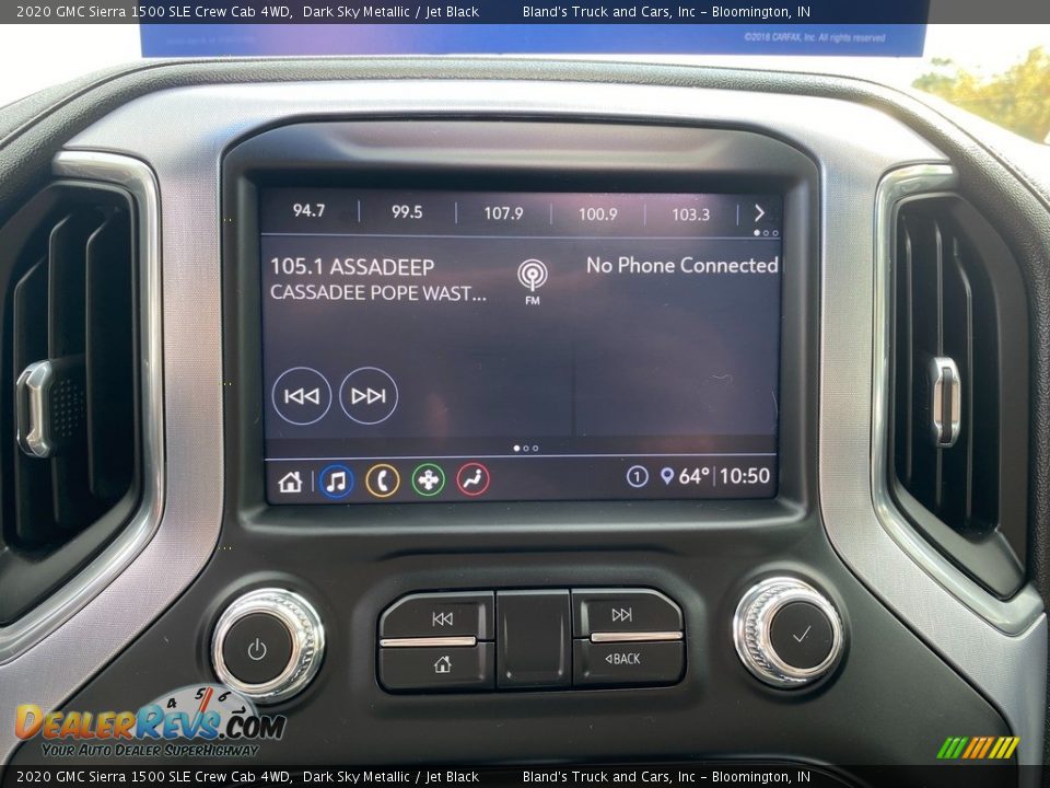 Controls of 2020 GMC Sierra 1500 SLE Crew Cab 4WD Photo #23