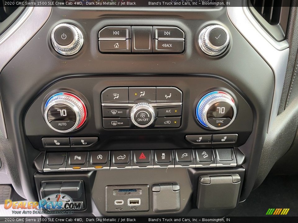 Controls of 2020 GMC Sierra 1500 SLE Crew Cab 4WD Photo #26