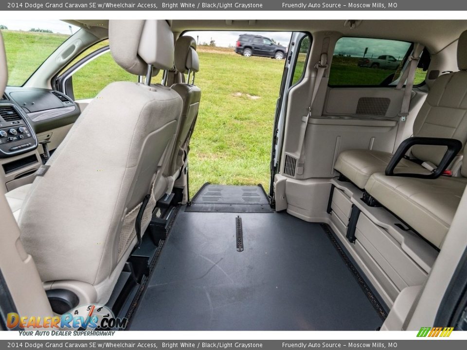 2014 Dodge Grand Caravan SE w/Wheelchair Access Bright White / Black/Light Graystone Photo #4