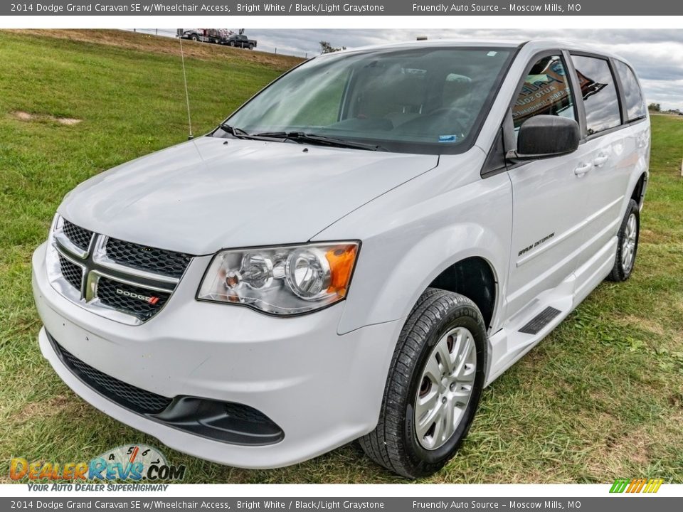 2014 Dodge Grand Caravan SE w/Wheelchair Access Bright White / Black/Light Graystone Photo #16