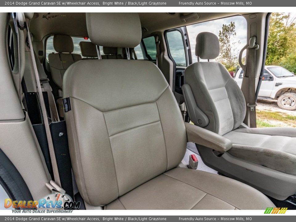 2014 Dodge Grand Caravan SE w/Wheelchair Access Bright White / Black/Light Graystone Photo #28