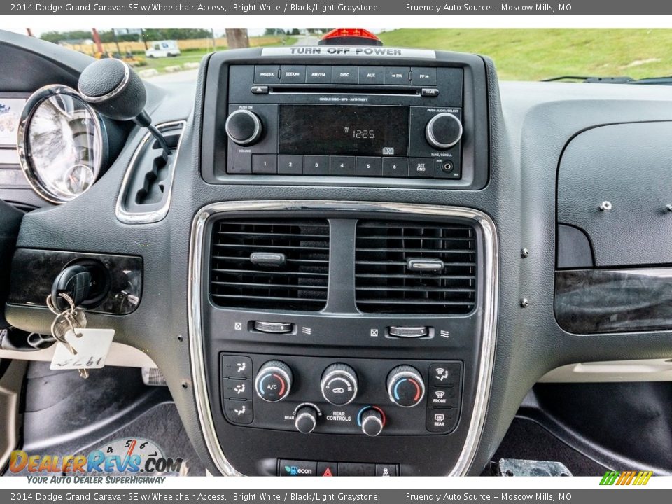 2014 Dodge Grand Caravan SE w/Wheelchair Access Bright White / Black/Light Graystone Photo #30