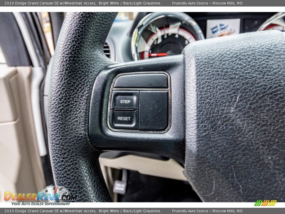 2014 Dodge Grand Caravan SE w/Wheelchair Access Bright White / Black/Light Graystone Photo #32
