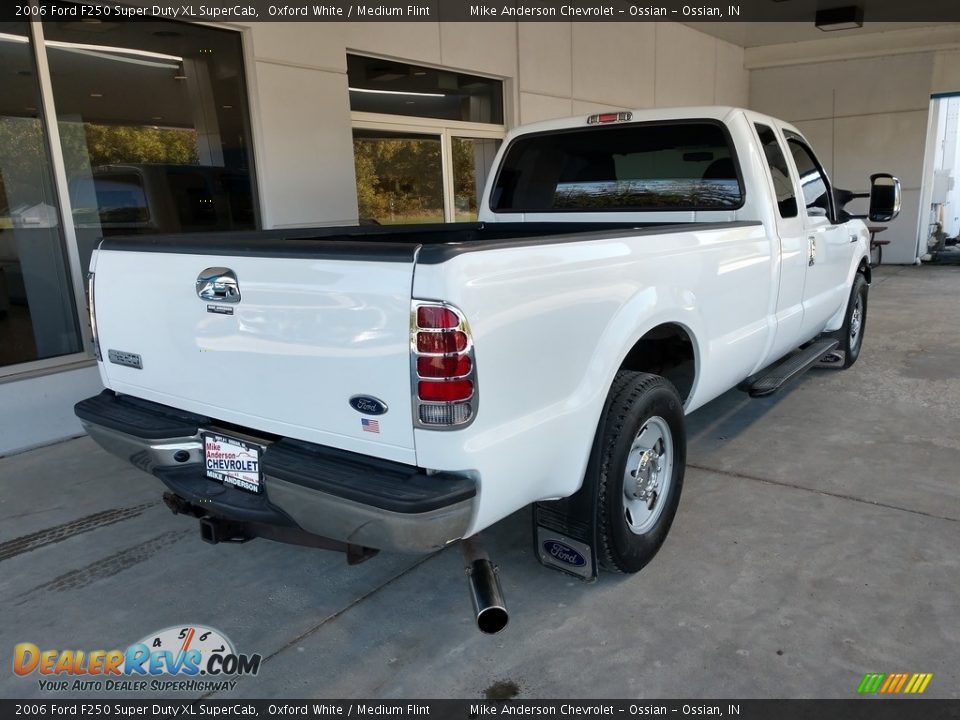 2006 Ford F250 Super Duty XL SuperCab Oxford White / Medium Flint Photo #4