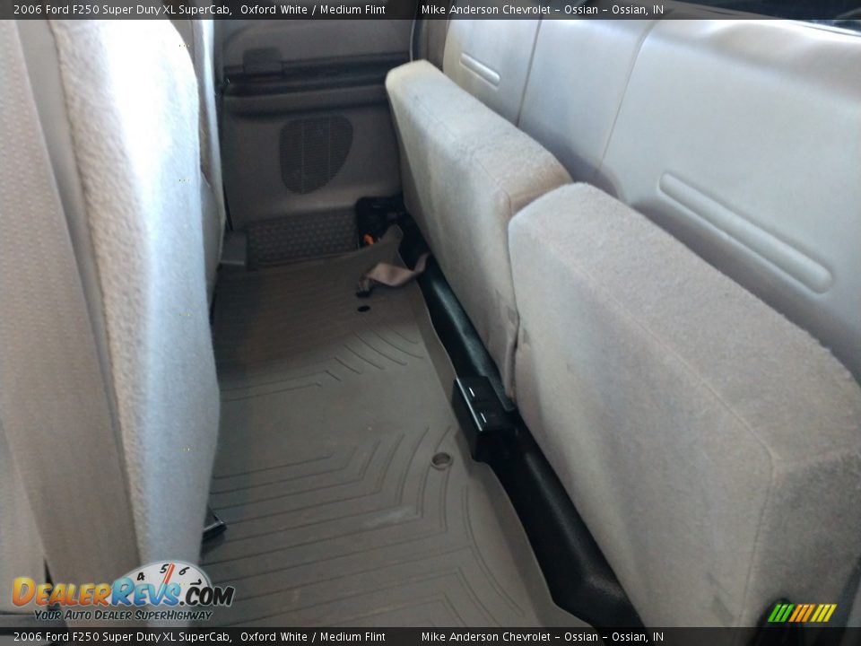 Rear Seat of 2006 Ford F250 Super Duty XL SuperCab Photo #19