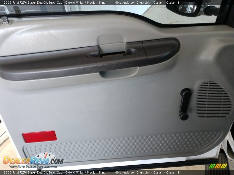 Door Panel of 2006 Ford F250 Super Duty XL SuperCab Photo #22