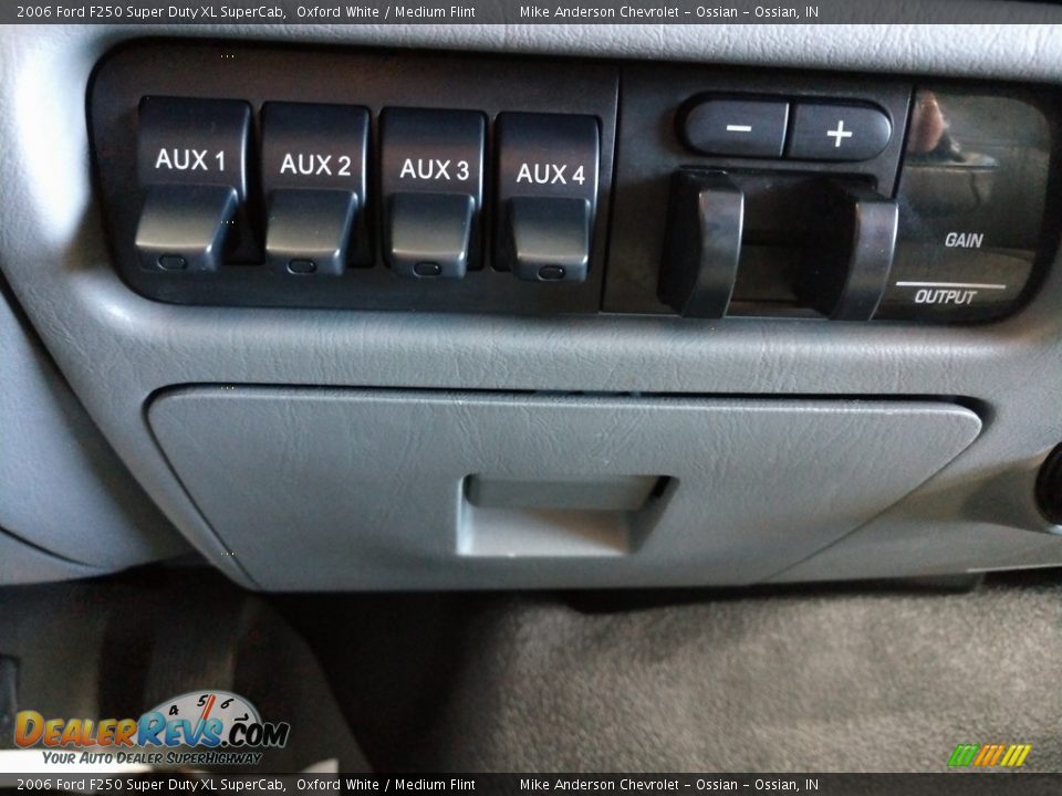 Controls of 2006 Ford F250 Super Duty XL SuperCab Photo #28