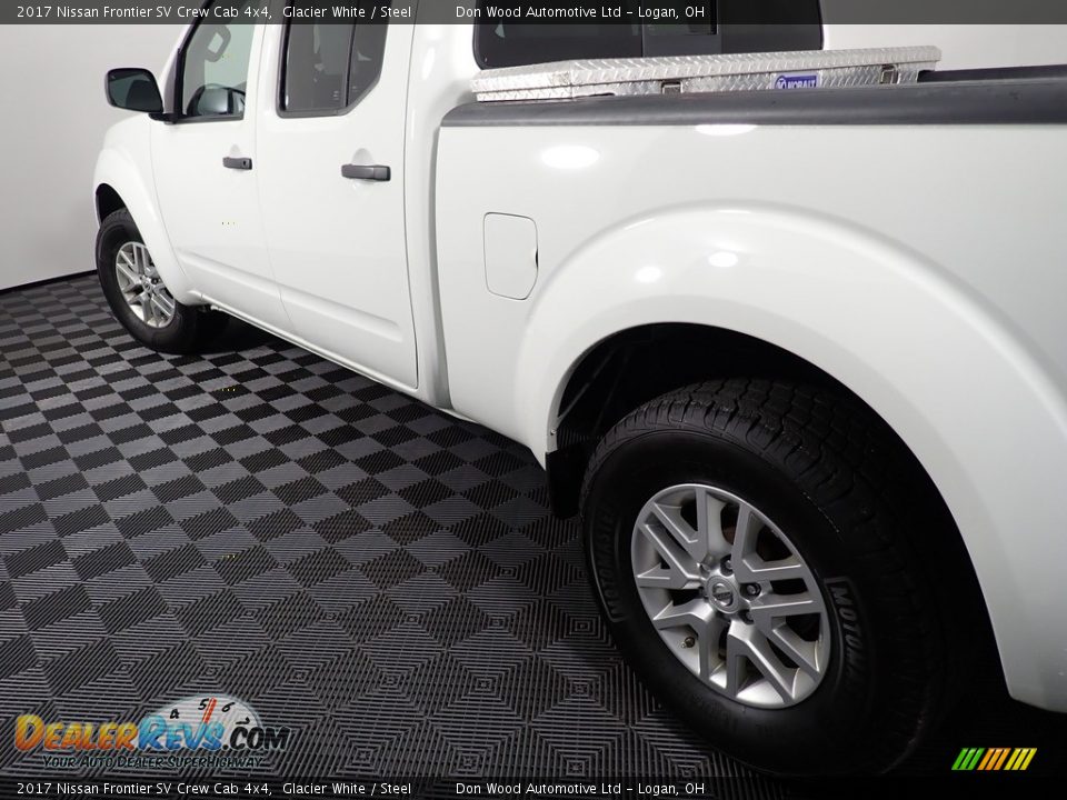 2017 Nissan Frontier SV Crew Cab 4x4 Glacier White / Steel Photo #9